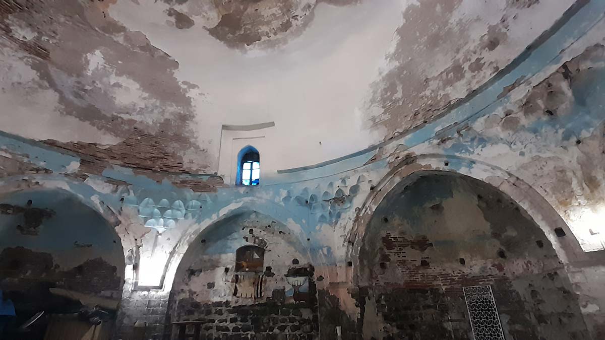 Deva Hamamı talan edildi