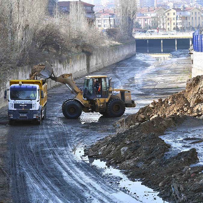 Ankara Çayı'nda temizlik