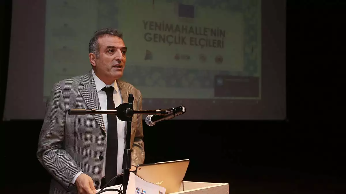 Yenimahalle’nin gençlik elçileri politika metinlerini sundu ”gençlik zirvesi” yenimahalle’de gerçekleştirildi.