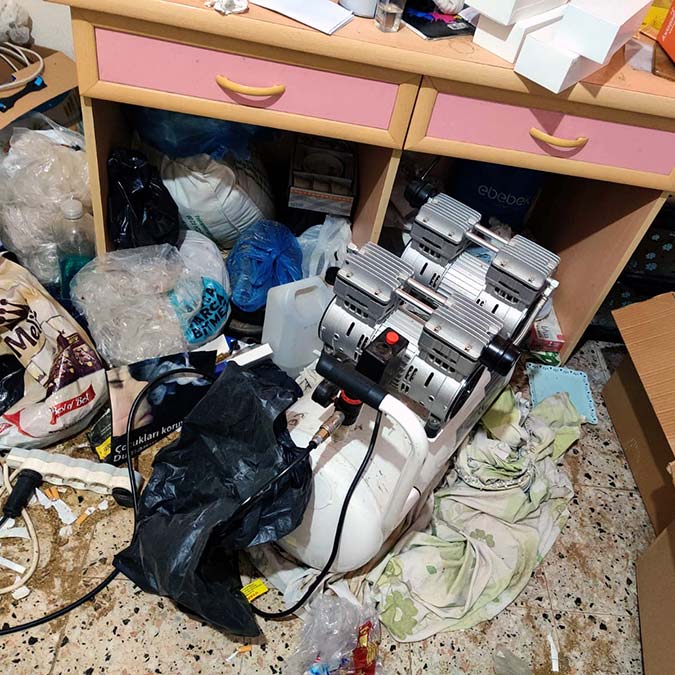 Kaçakçılık ve Organize Suçlarla Mücadele (KOM) Şube Müdürlüğü ekipleri, yürütülen çalışma kapsamında kent genelinde tespit ettikleri adreslere baskın yaptı.