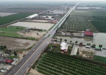 Adana'da sağanak; Araziler su altında kaldı