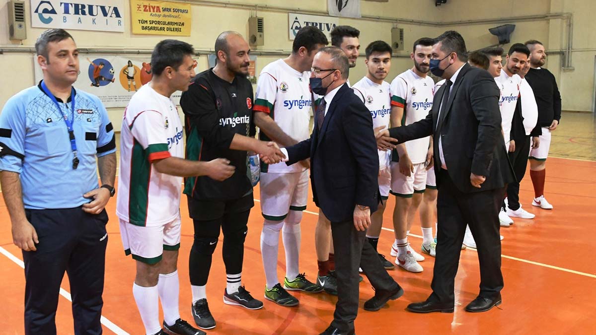 Demokrasinin yolu Çanakkale ruhundan geçer