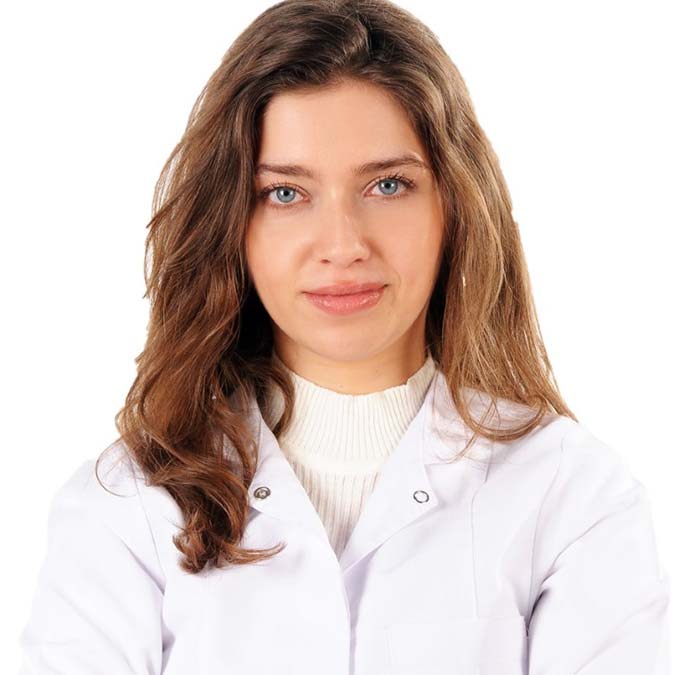 Diyetisyen Betül Yurdakul, “Akciğerimizin kendini yenileyebilmesi için brokoli, Brüksel lahanası, kekik, keçiboynuzu, tere ve sarımsak tüketebiliriz. Karaciğer sağlığı için ise sarımsak, yeşil çay, pancar, enginar, zerdeçal, koyu yeşil yapraklı sebzeler ve zencefili tercih edebiliriz” dedi.