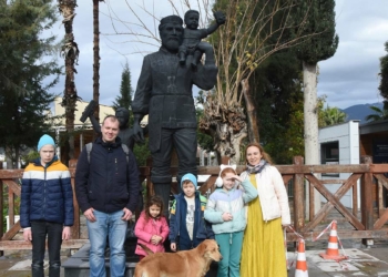 Noel Baba heykeli 5 yıl sonra yeniden yerinde