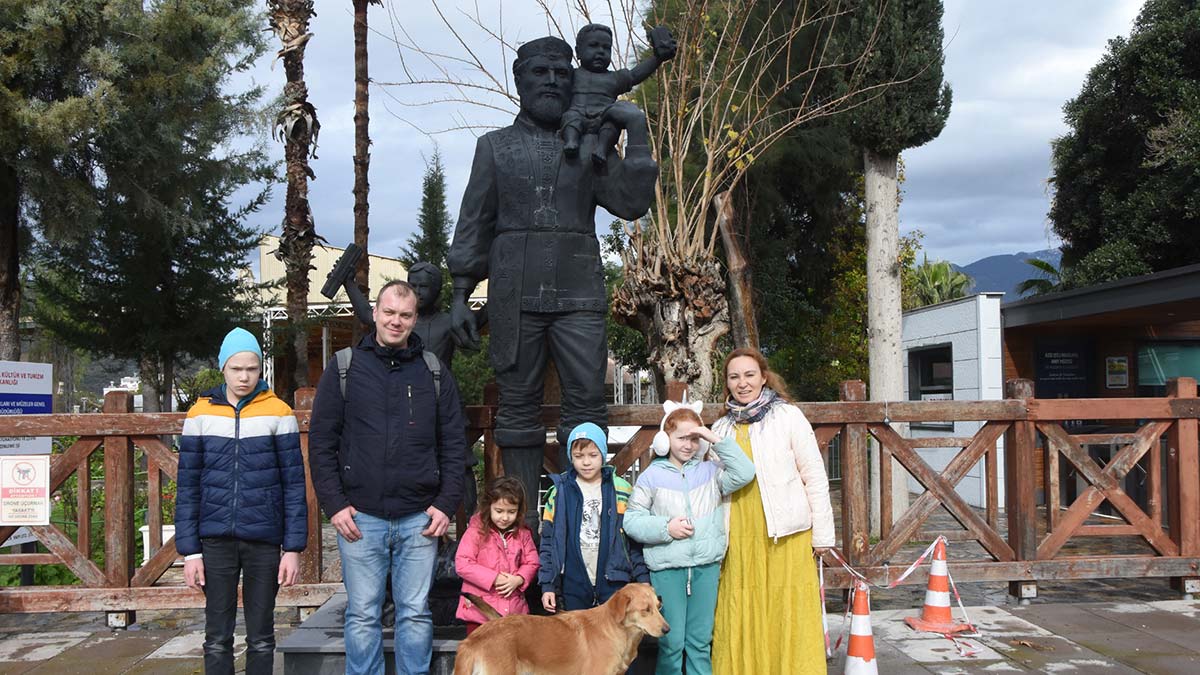 Noel Baba heykeli 5 yıl sonra yeniden yerinde