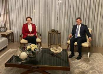 Akşener Davutoğlu'nu evinde ziyaret etti