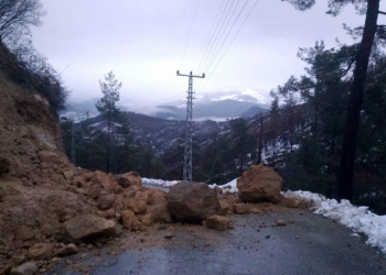 Antalya'da toprak kayması