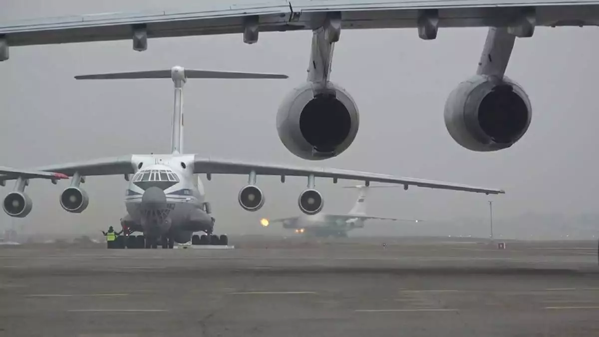 Almati havalimanina rus birliklerinin gelisi devam ediyor 6414 dhaphoto5 - dış haberler - haberton