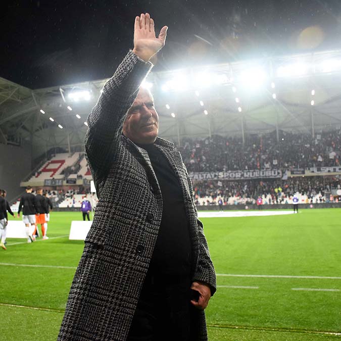 Mustafa Denizli kulüpten buruk ayrıldı