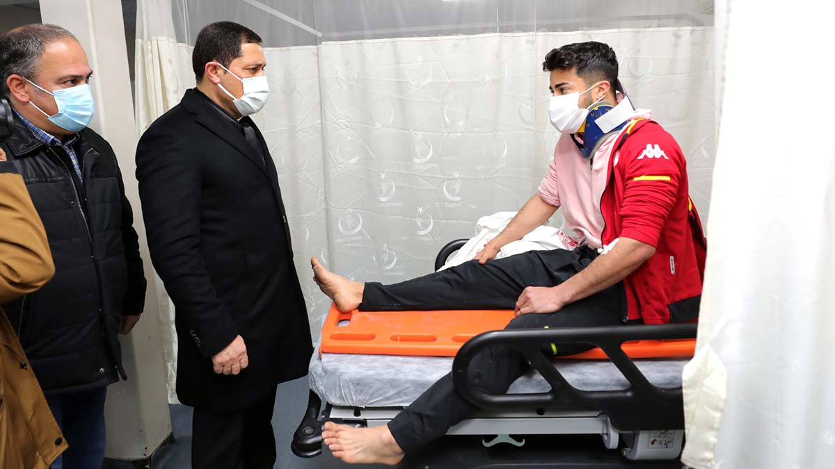 Amasya- Çorum kara yolunda güreşçileri taşıyan midibüs, sürücüsünün kontrolünden çıkarak şarampole devrildi.