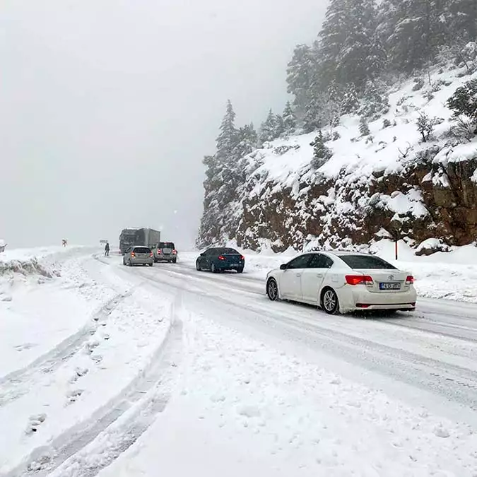 Antalya-konya yolunda tir geçişine izin verilmiyor