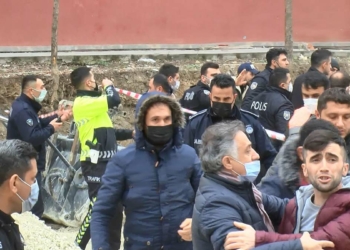 Avcılar'da göçük altında kalan 2 işçiden 1'i öldü