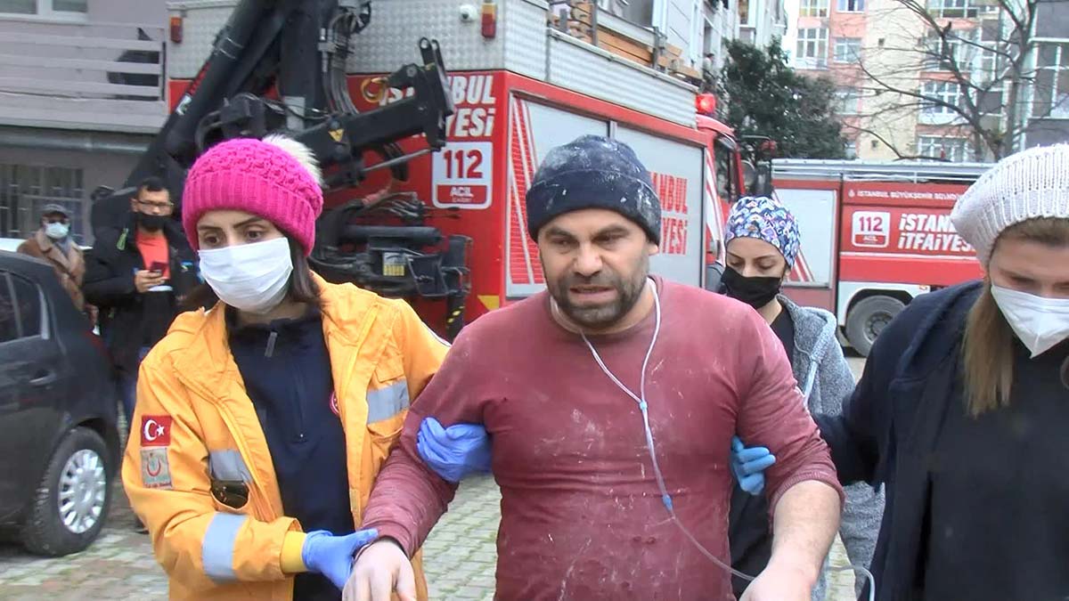 Avcılar'da göçük altında kalan 2 işçiden 1'i öldü