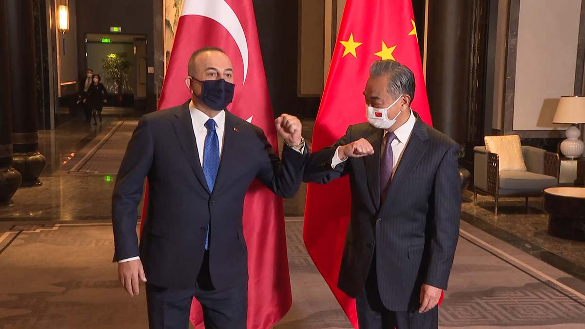 Çavuşoğlu Çinli mevkidaşı Wang Yi ile görüştü