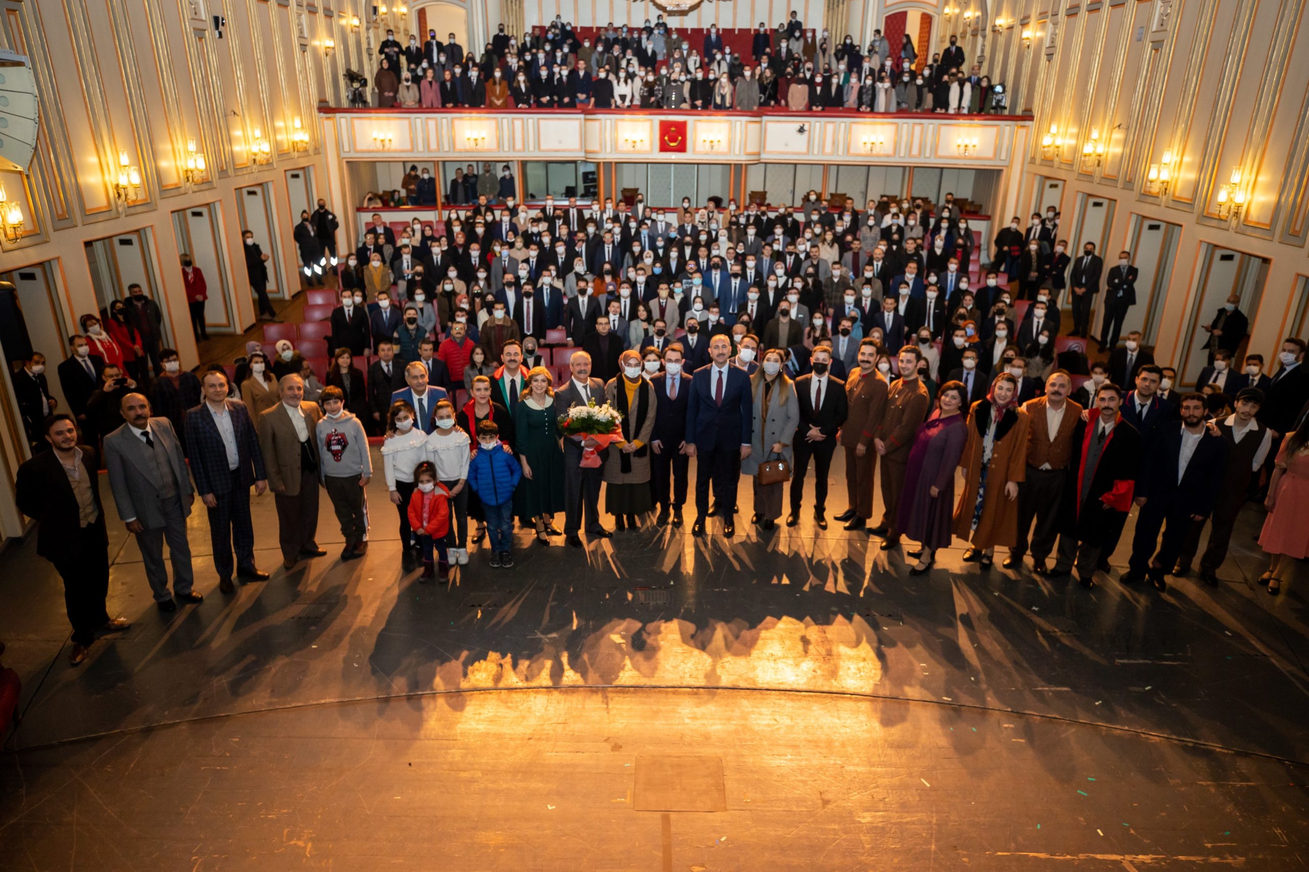 Bakan Gül, Reis Bey tiyatro oyununu izledi