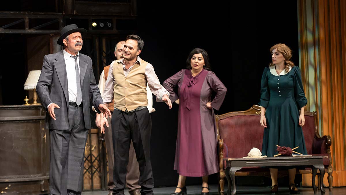 Adalet Bakanı Abdulhamit Gül, hakim ve savcı adayları ile birlikte Reis Bey tiyatro oyununu izledi.