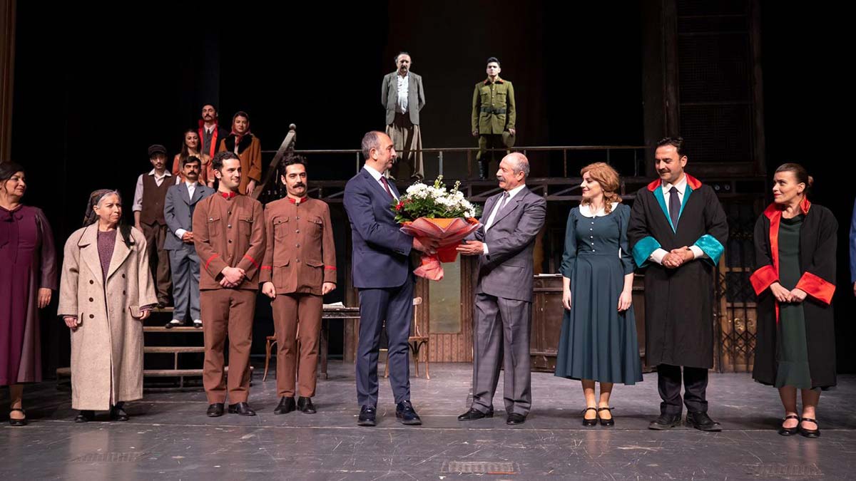 Bakan Gül, Reis Bey tiyatro oyununu izledi