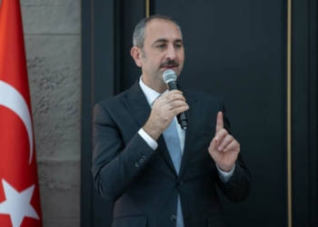 Darbe anayasasına son vermenin vakti geldi
