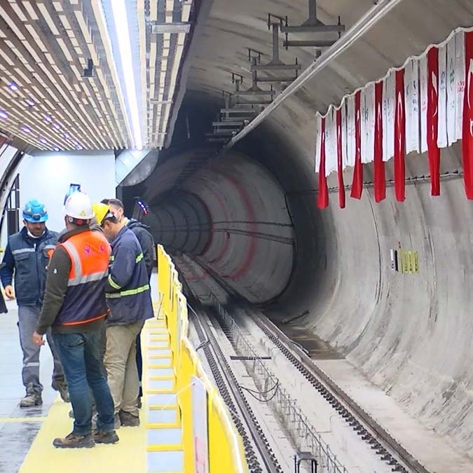 7 ayrı raylı sistem hattında harıl harıl çalışıyoruz