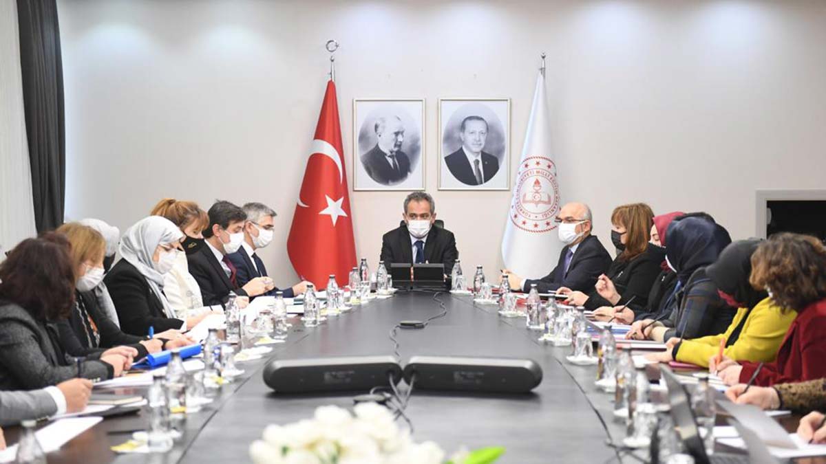 Mahmut Özer olgunlaşma enstitüleri müdürleriyle görüştü