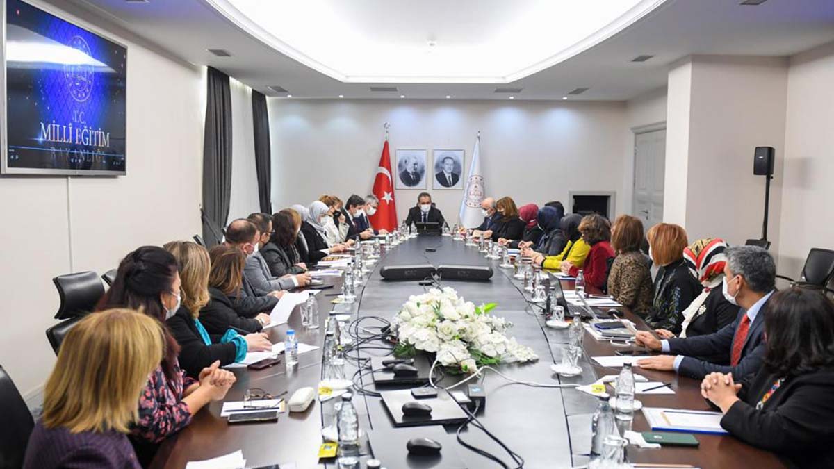 Mahmut Özer olgunlaşma enstitüleri müdürleriyle görüştü