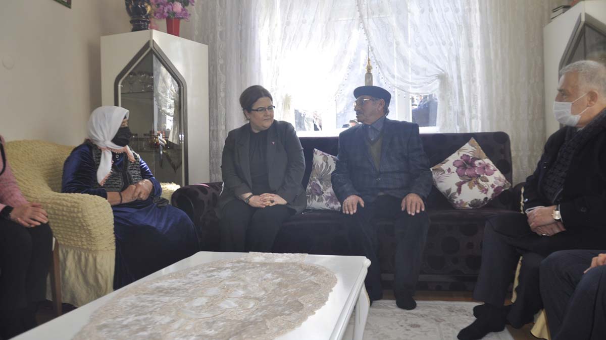 Derya Yanık Kars'ta şehit ailelerini ziyaret etti