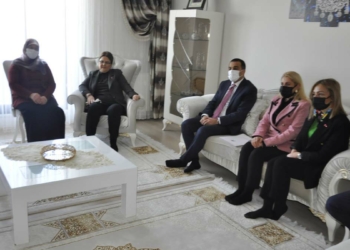 Derya Yanık Kars'ta şehit ailelerini ziyaret etti