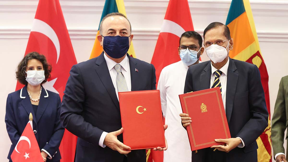 Çavuşoğlu Peiris ile anlaşma imzaladı