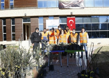 Çelikler Holding 3 bin 500 fidanı üreticilere dağıttı