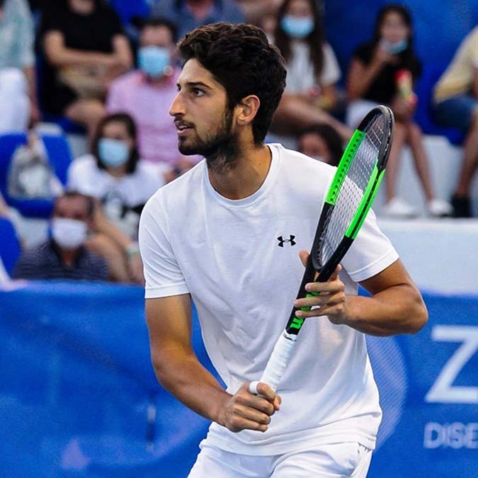 Cem İlkel ve Altuğ Çelikbilek kort'a çıkıyor