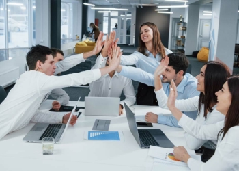 Ekip ruhuna inananlardan mısınız?