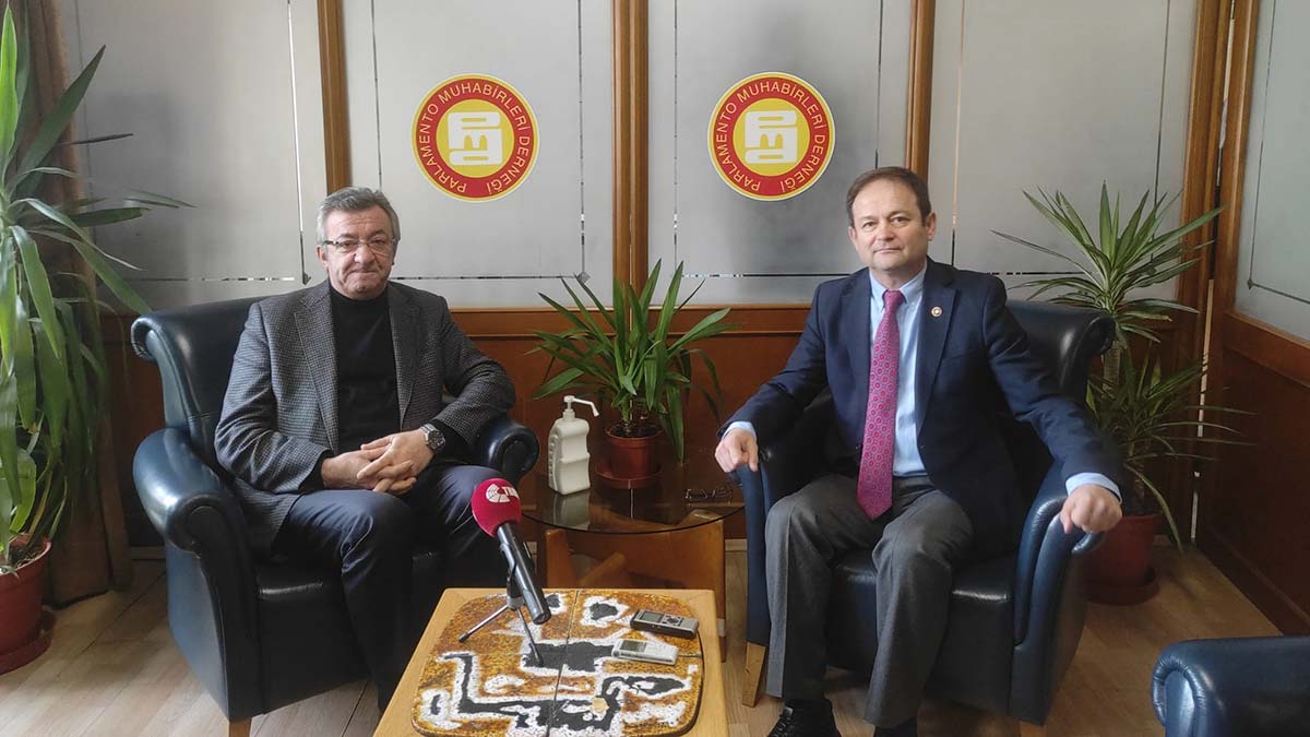 Hiçbir siyasi partinin terör örgütü bağını doğru bulmayız