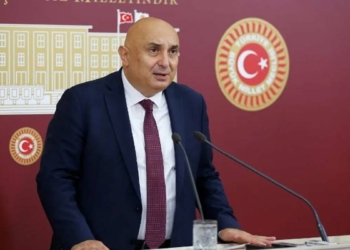 CHP Grup Başkanvekili Engin Özkoç, "Milletin sesi feryada dönüşüyor. Yoksulluk, elektrik faturaları, doğal gaz faturaları ile ilgili feryat var. Açlık var, kuyruklar var ama Erdoğan milletin feryadı duyulmasın diye gündem değiştirmeye çalışıyor" dedi.