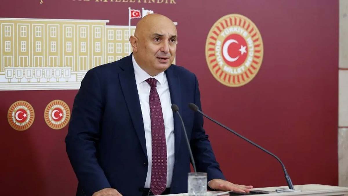 CHP Grup Başkanvekili Engin Özkoç, "Milletin sesi feryada dönüşüyor. Yoksulluk, elektrik faturaları, doğal gaz faturaları ile ilgili feryat var. Açlık var, kuyruklar var ama Erdoğan milletin feryadı duyulmasın diye gündem değiştirmeye çalışıyor" dedi.