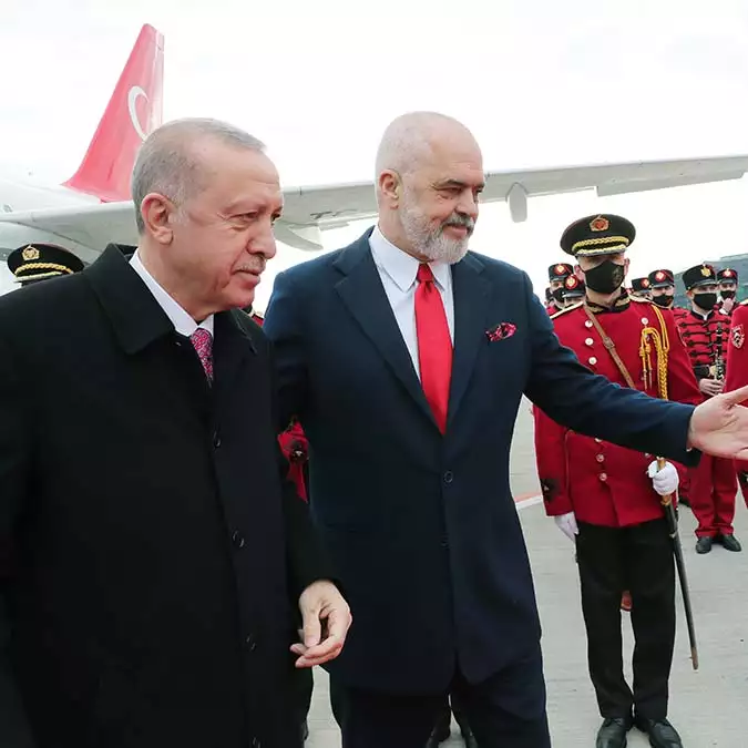 Resmi ziyaret kapsamında sabah saatlerinde atatürk havalimanı'ndan hareket eden cumhurbaşkanı recep tayyip erdoğan arnavutluk'ta.