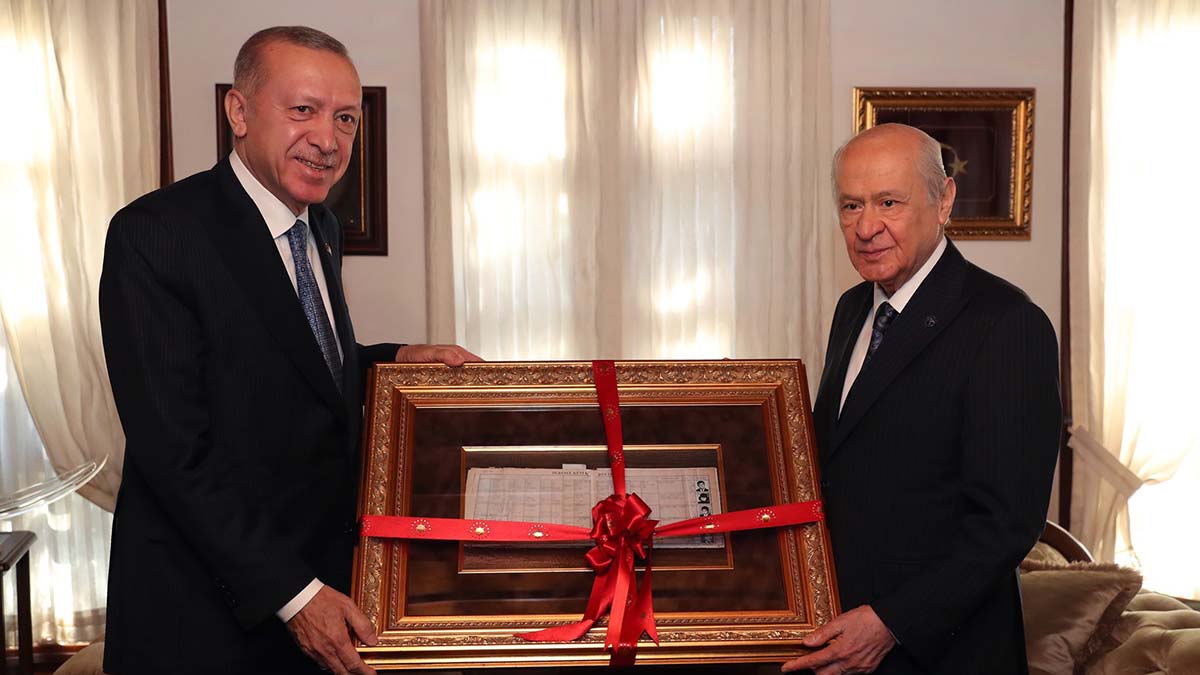 Erdoğan Bahçeli'yi evinde ziyaret etti