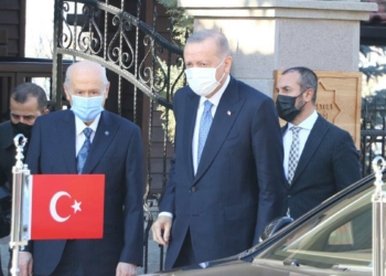 Erdoğan Bahçeli'yi evinde ziyaret etti