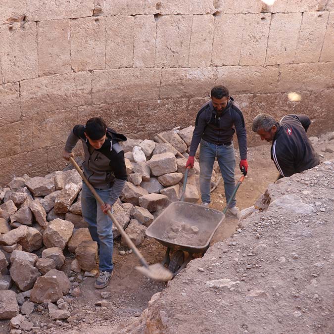 Dara antik kenti'nde 1400 yıllık ampulla bulundu