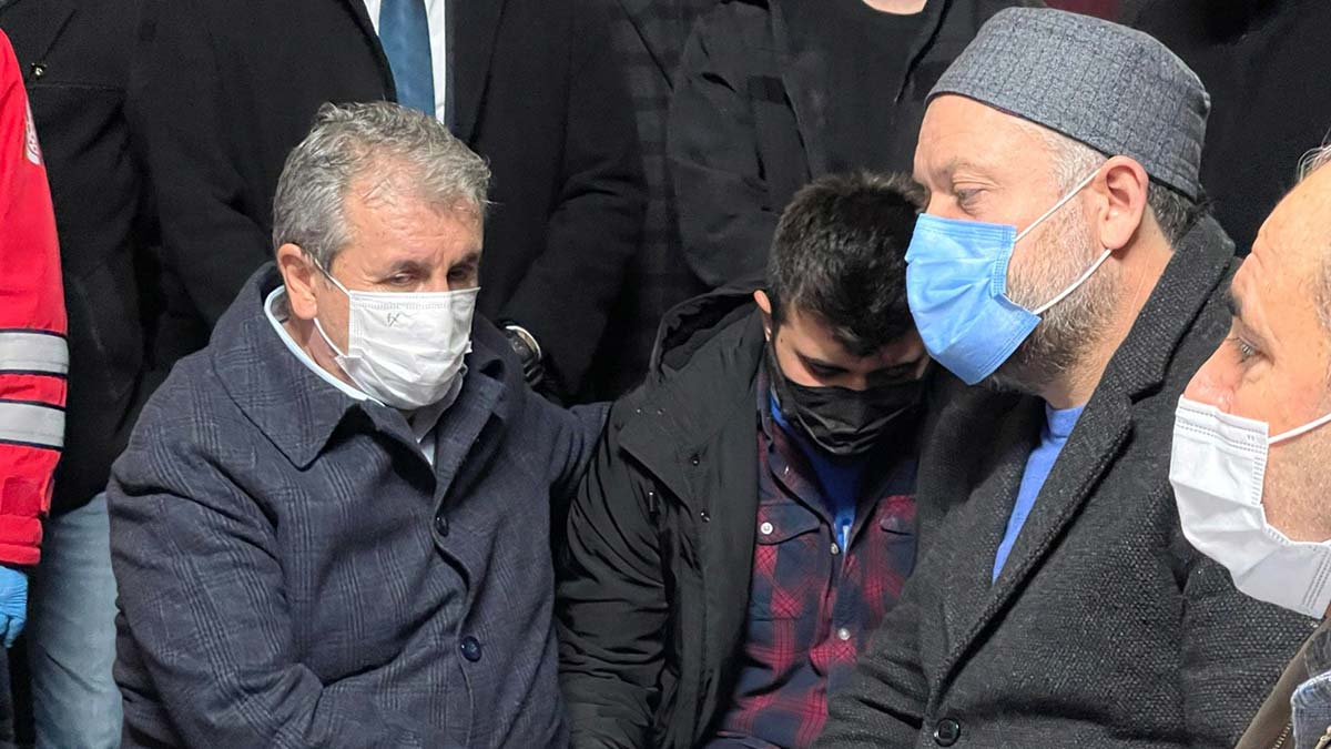 Destici şehit Enes Koç'un ailesini ziyaret etti