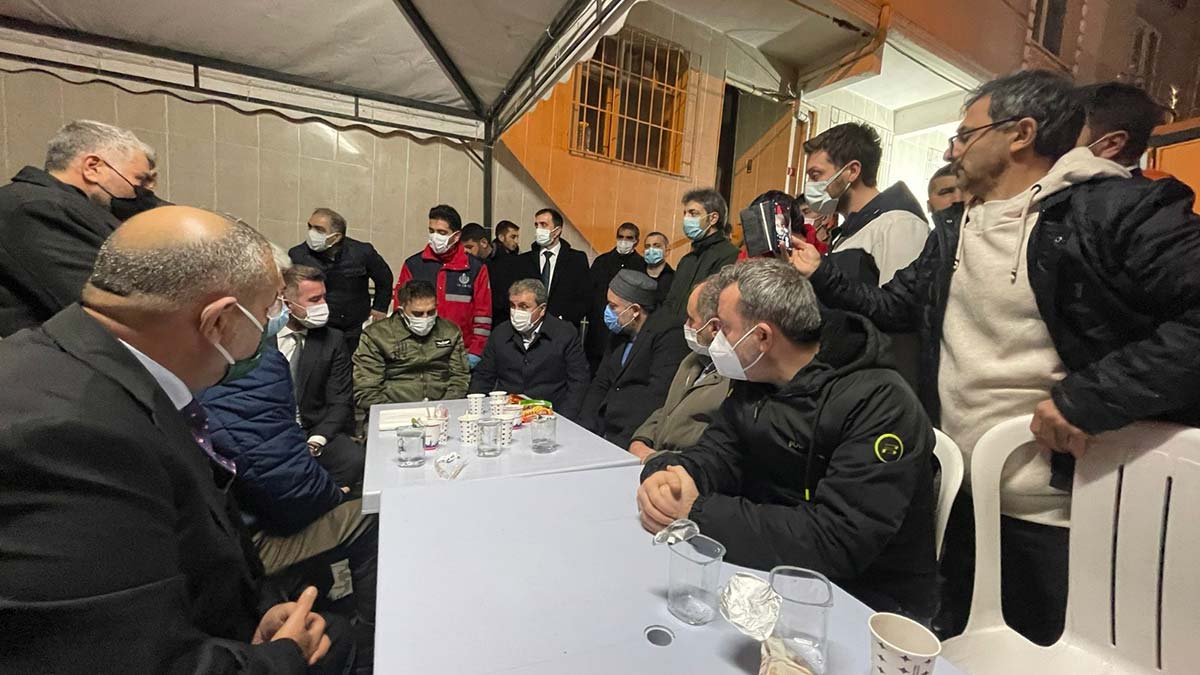 Destici şehit Enes Koç'un ailesini ziyaret etti