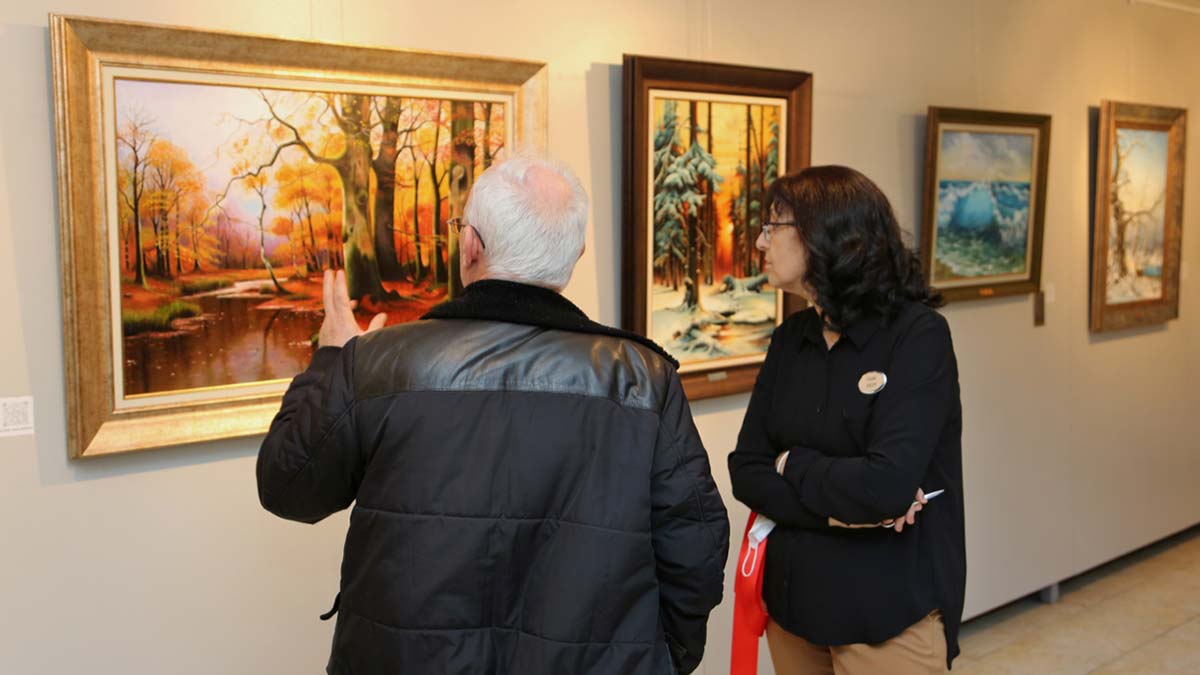 Küçükçekmece Belediyesi Atakent Kültür ve Sanat Merkezi (AKSM), 14 sanatçının eserlerinden oluşan "Doğanın Işığı" isimli resim sergisine ev sahipliği yapıyor.