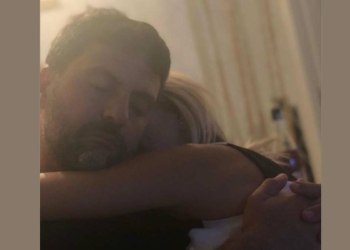 Ece Erken eşine sarıldığı pozu paylaştı