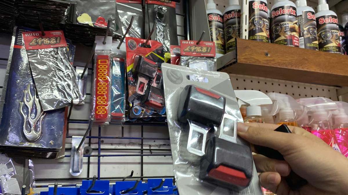 Emniyet kemeri yerine kullanılan toka 10 liraya satılıyor