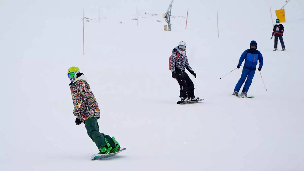 Erciyes kayak merkezi'nde, düşen kar kütlesinin altında kalıp, hayatını kaybeden birleşmiş milletler (bm) koordinasyon üyesi  michael john kreeft pistin 700 metre dışına çıkmış.