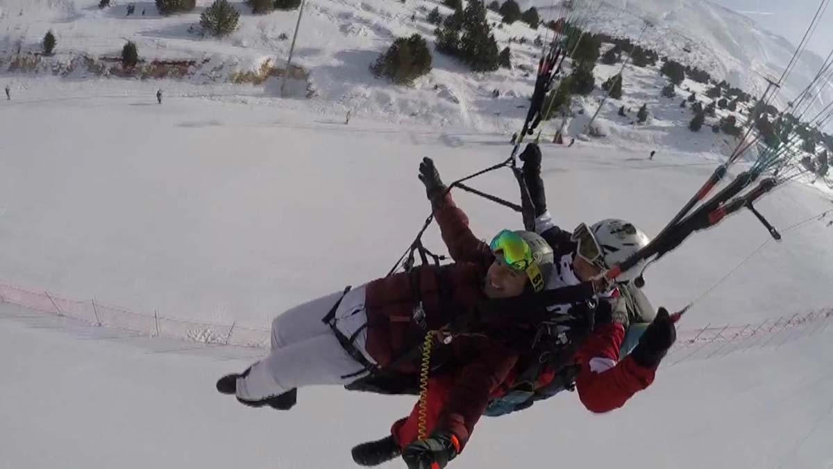 Kayak ve yamaç paraşütü bir arada