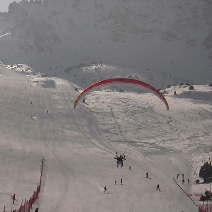 Kayak ve yamaç paraşütü bir arada