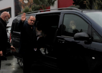 Fatih Terim futbolcularla vedalaştı