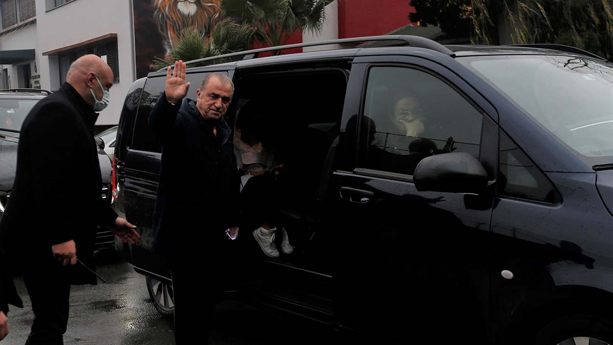 Fatih Terim futbolcularla vedalaştı