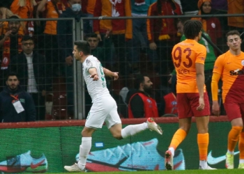 Galatasaray'da hava tamamen toz duman oldu