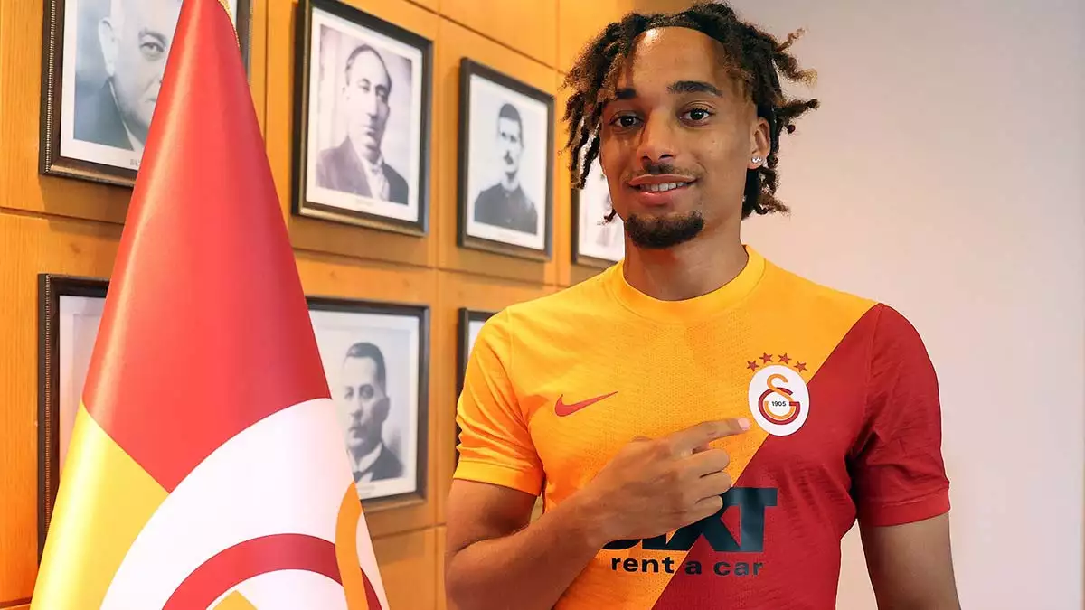 Galatasaray'da sağ bek belirsizliği